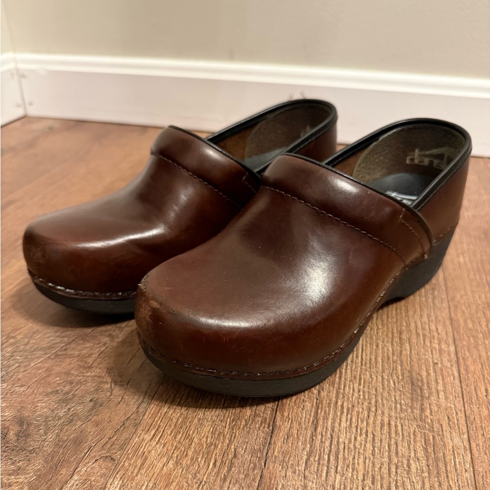 Dansko XP 2.0 Brown Clogs Classic Leather Shoes Size 37 - Good Condition